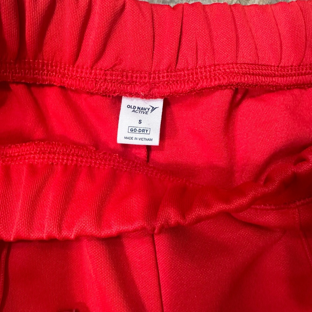 old navy red & white with light pink striped capris, size small - Picture 4 of 6
